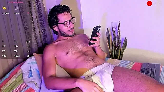 Snapshot of Nicholasrodrii chatting on 12.08.24 Nicholasrodrii online show from 12.08.24