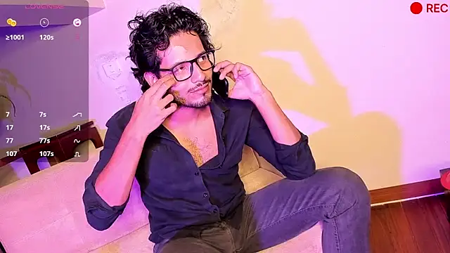 Snapshot of Nicholasrodrii chatting on 12.28.24 Nicholasrodrii online show from 12.28.24