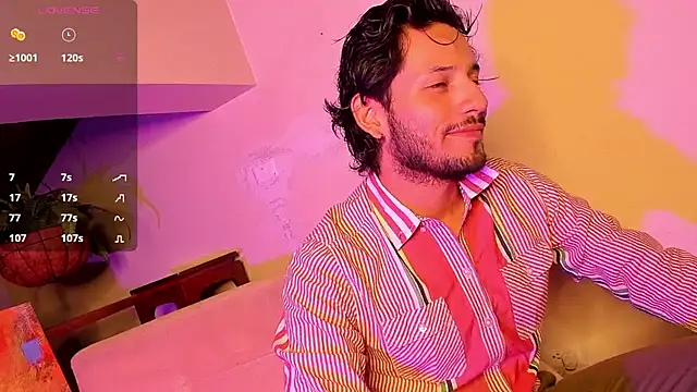 Snapshot of Nicholasrodrii chatting on 12.30.24 Nicholasrodrii online show from 12.30.24