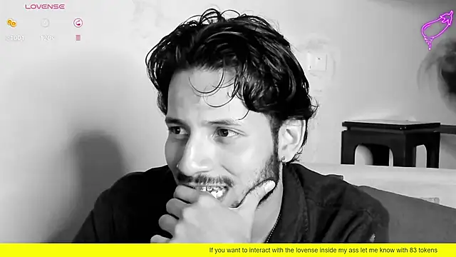 Snapshot of Nicholasrodrii chatting on 02.14.25 Nicholasrodrii online show from 02.14.25