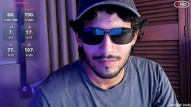 Snapshot of Nicholasrodrii chatting on 10.23.25 Nicholasrodrii online show from 10.23.25