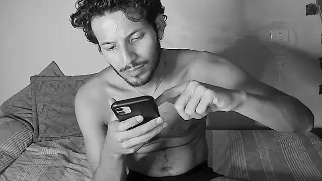 Snapshot of Nicholasrodrii chatting on 06.14.26 Nicholasrodrii online show from 06.14.26