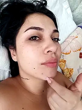 Snapshot of brianaGuzman chatting on 11.22.25 brianaGuzman online show from 11.22.25