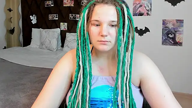 GloriaHylivi online show from 12.22.24