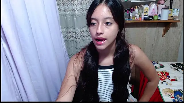 Snapshot of Lunawillis chatting on 11.24.25 Lunawillis online show from 11.24.25