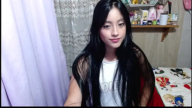 Snapshot of Lunawillis chatting on 11.28.25 Lunawillis online show from 11.28.25