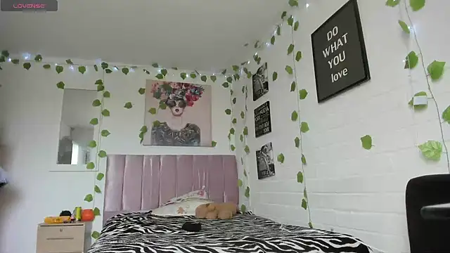 katt  black   online show from 10.31.25