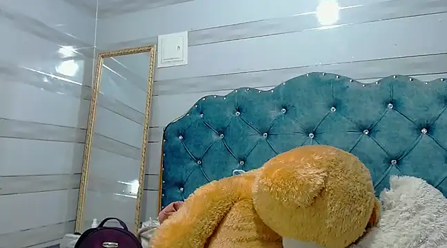 lily jamesx online show from 01.31.25