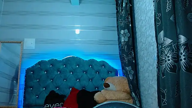 lily jamesx online show from 03.17.25