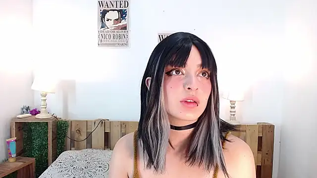 Snapshot of EvaHalsey chatting on 12.10.24 EvaHalsey online show from 12.10.24