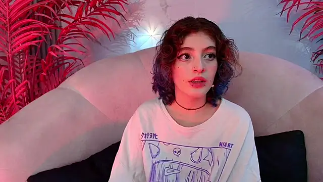 Snapshot of EvaHalsey chatting on 11.27.25 EvaHalsey online show from 11.27.25