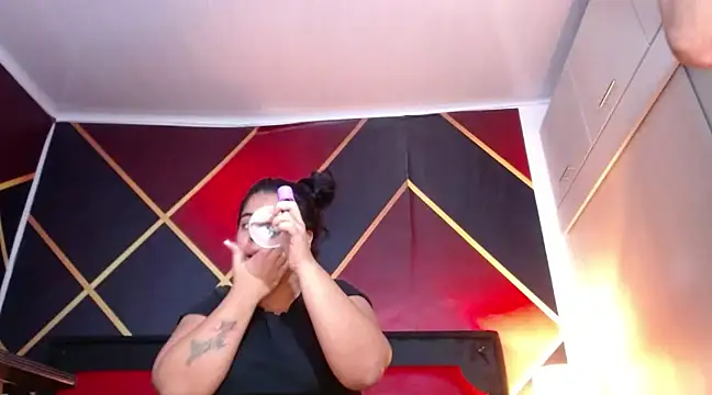 Snapshot of CindyandCarlo chatting on 01.10.25 CindyandCarlo online show from 01.10.25