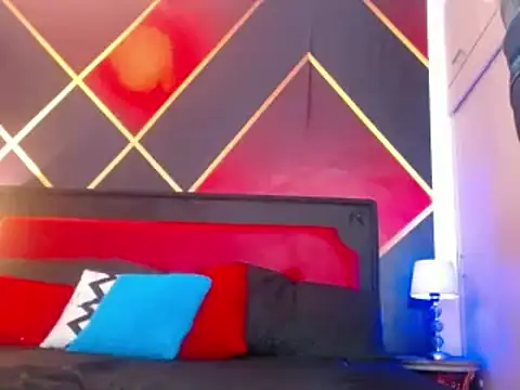 Snapshot of CindyandCarlo chatting on 02.05.25 CindyandCarlo online show from 02.05.25