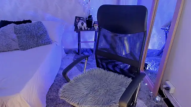 Snapshot of CyntiaAdams chatting on 03.07.25 CyntiaAdams online show from 03.07.25