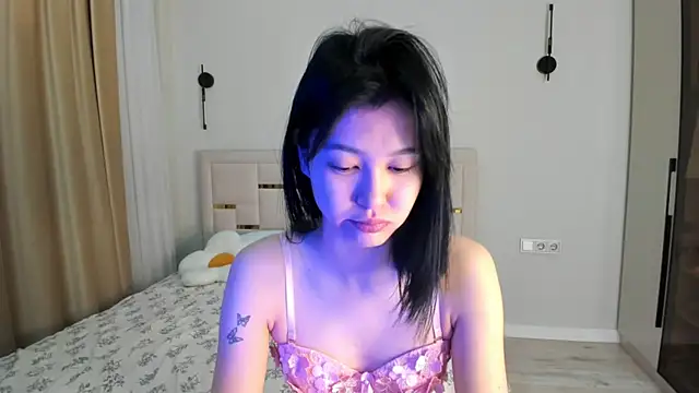 Lola Peach online show from 01.15.26