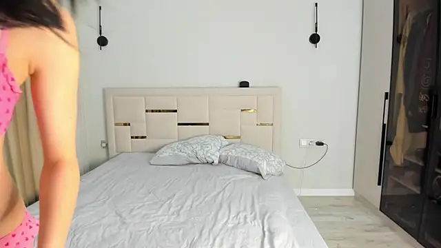 Snapshot of Lola_Peach chatting on 02.25.26 Lola Peach online show from 02.25.26