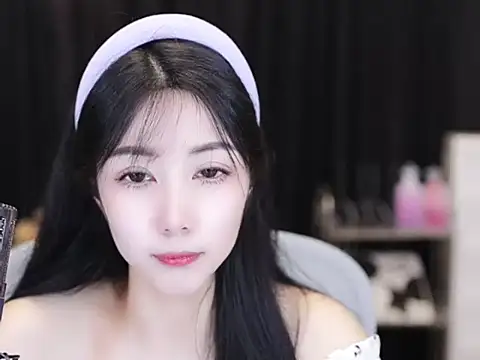 Nuyoah-77 online show from 09.14.25