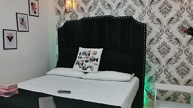 SaaraBrown online show from 10.07.25