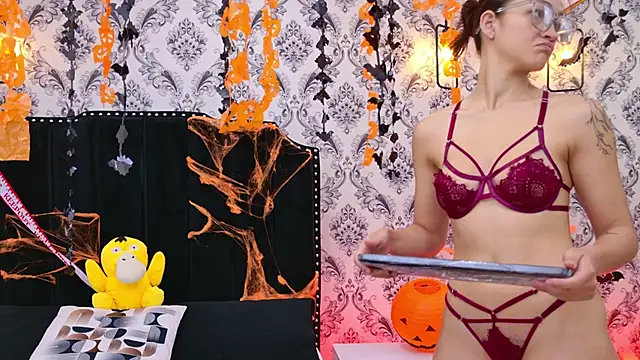 SaaraBrown online show from 10.20.25