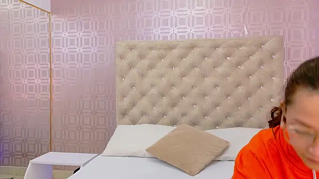 SaaraBrown online show from 11.09.25