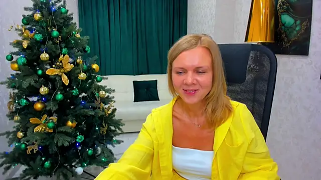 Snapshot of AgathaKlouin chatting on 12.15.24 AgathaKlouin online show from 12.15.24