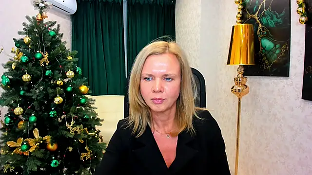 Snapshot of AgathaKlouin chatting on 12.28.24 AgathaKlouin online show from 12.28.24