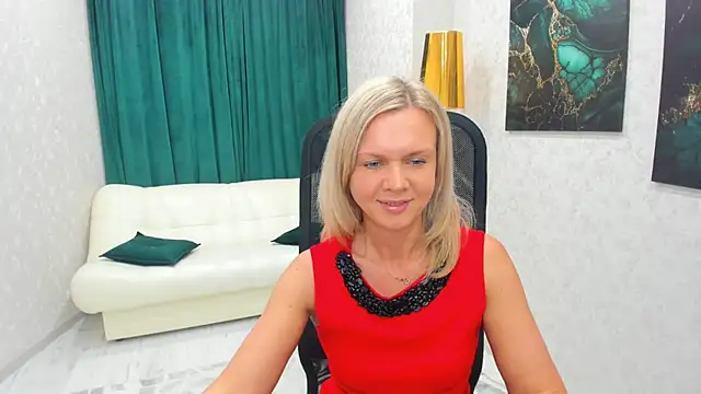 Snapshot of AgathaKlouin chatting on 02.02.25 AgathaKlouin online show from 02.02.25