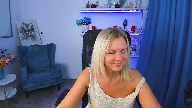 Snapshot of AgathaKlouin chatting on 11.01.25 AgathaKlouin online show from 11.01.25