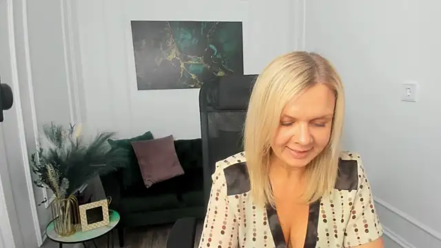 AgathaKlouin online show from 03.28.26