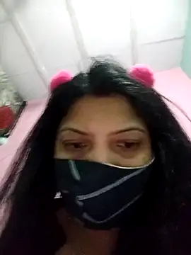 Snapshot of Hotty-Divya chatting on 04.02.26 Hotty-Divya online show from 04.02.26