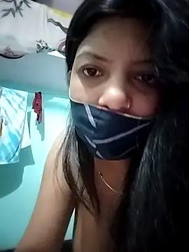 Snapshot of Hotty-Divya chatting on 04.05.26 Hotty-Divya online show from 04.05.26