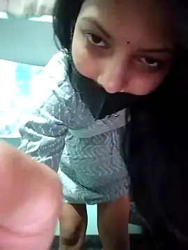 Snapshot of Hotty-Divya chatting on 04.23.26 Hotty-Divya online show from 04.23.26