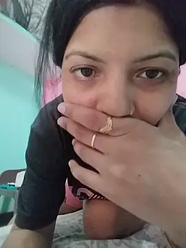 Snapshot of Hotty-Divya chatting on 05.22.26 Hotty-Divya online show from 05.22.26
