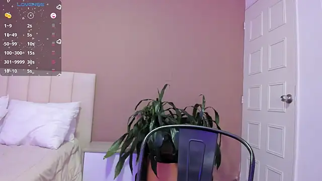 Snapshot of Alia_Rodriguez_ chatting on 10.25.25 Alia Rodriguez online show from 10.25.25