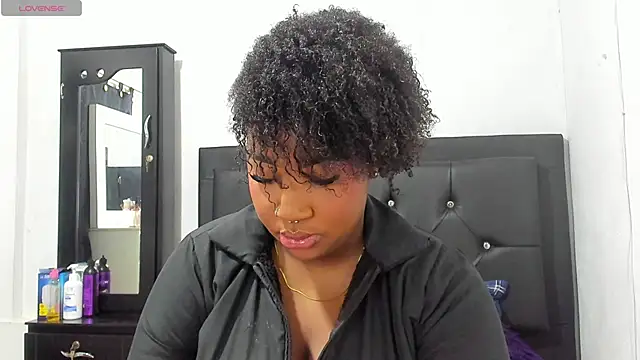 Snapshot of Natassha_brown1 chatting on 10.01.25 Natassha brown1 online show from 10.01.25