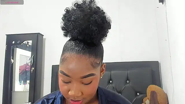 Snapshot of Natassha_brown1 chatting on 10.28.25 Natassha brown1 online show from 10.28.25