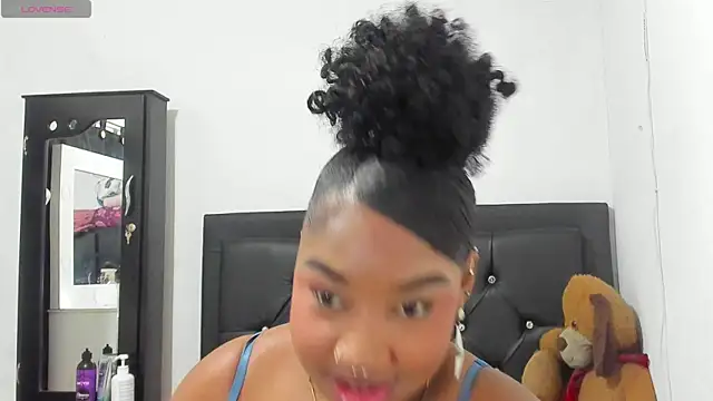 Snapshot of Natassha_brown1 chatting on 10.28.25 Natassha brown1 online show from 10.28.25