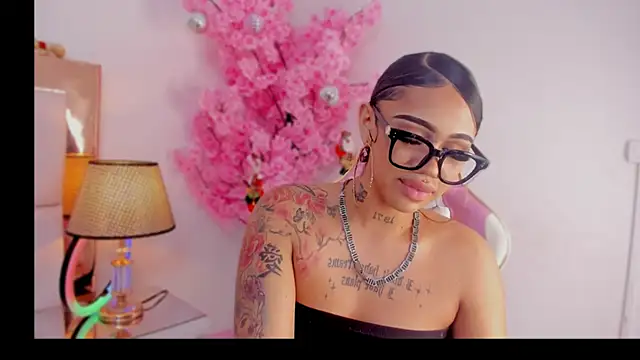 Snapshot of Mia_Jansen chatting on 12.07.24 Mia Jansen online show from 12.07.24