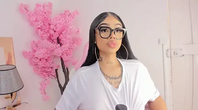 Snapshot of Mia_Jansen chatting on 01.25.25 Mia Jansen online show from 01.25.25