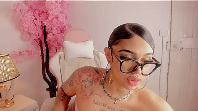 Snapshot of Mia_Jansen chatting on 02.16.25 Mia Jansen online show from 02.16.25