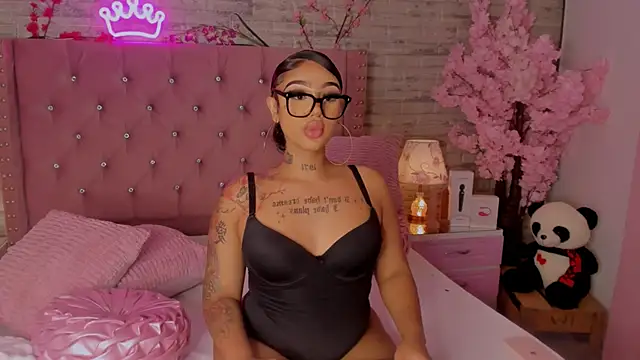 Snapshot of Mia_Jansen chatting on 09.28.25 Mia Jansen online show from 09.28.25