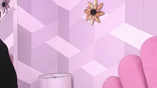 Snapshot of KylieMonnett chatting on 05.31.26 KylieMonnett online show from 05.31.26