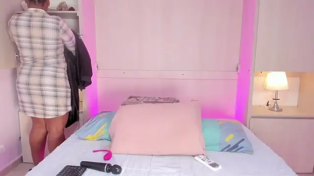 EmilyyStuart online show from 02.17.26