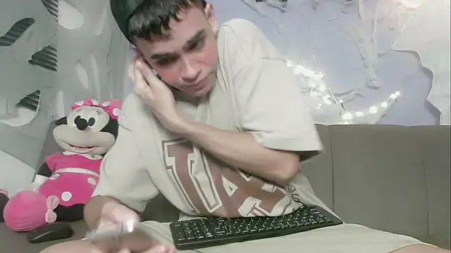 zacariasss  online show from 10.28.25