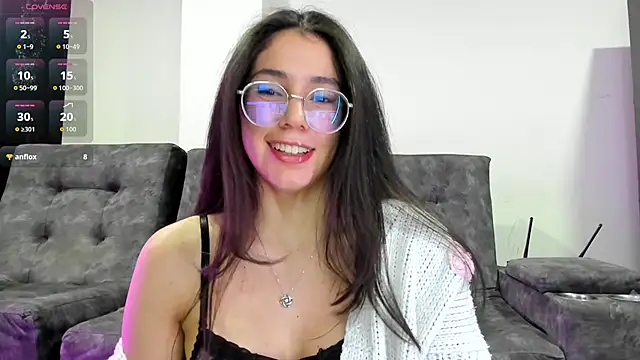 Snapshot of emmadiaz1 chatting on 12.15.25 emmadiaz1 online show from 12.15.25