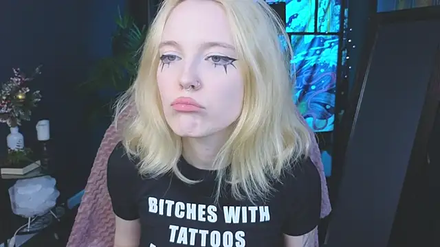 Snapshot of Crackling_Tatii chatting on 02.18.25 Crackling Tatii online show from 02.18.25