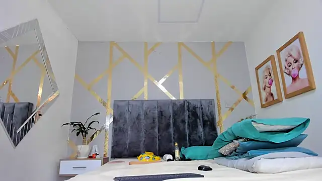 Caroliine Torres online show from 02.20.25