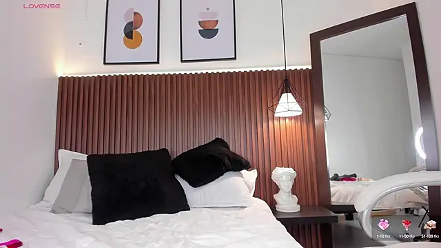 Snapshot of emma_white_01 chatting on 12.06.24 emma white 01 online show from 12.06.24