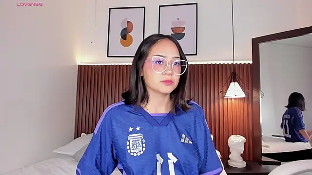 Snapshot of emma_white_01 chatting on 12.14.24 emma white 01 online show from 12.14.24