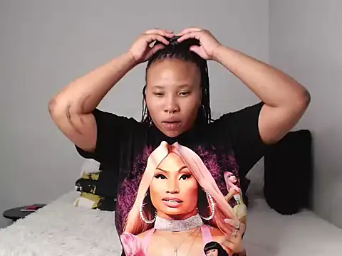 Snapshot of DrippinCaramelCutie chatting on 12.26.24 DrippinCaramelCutie online show from 12.26.24